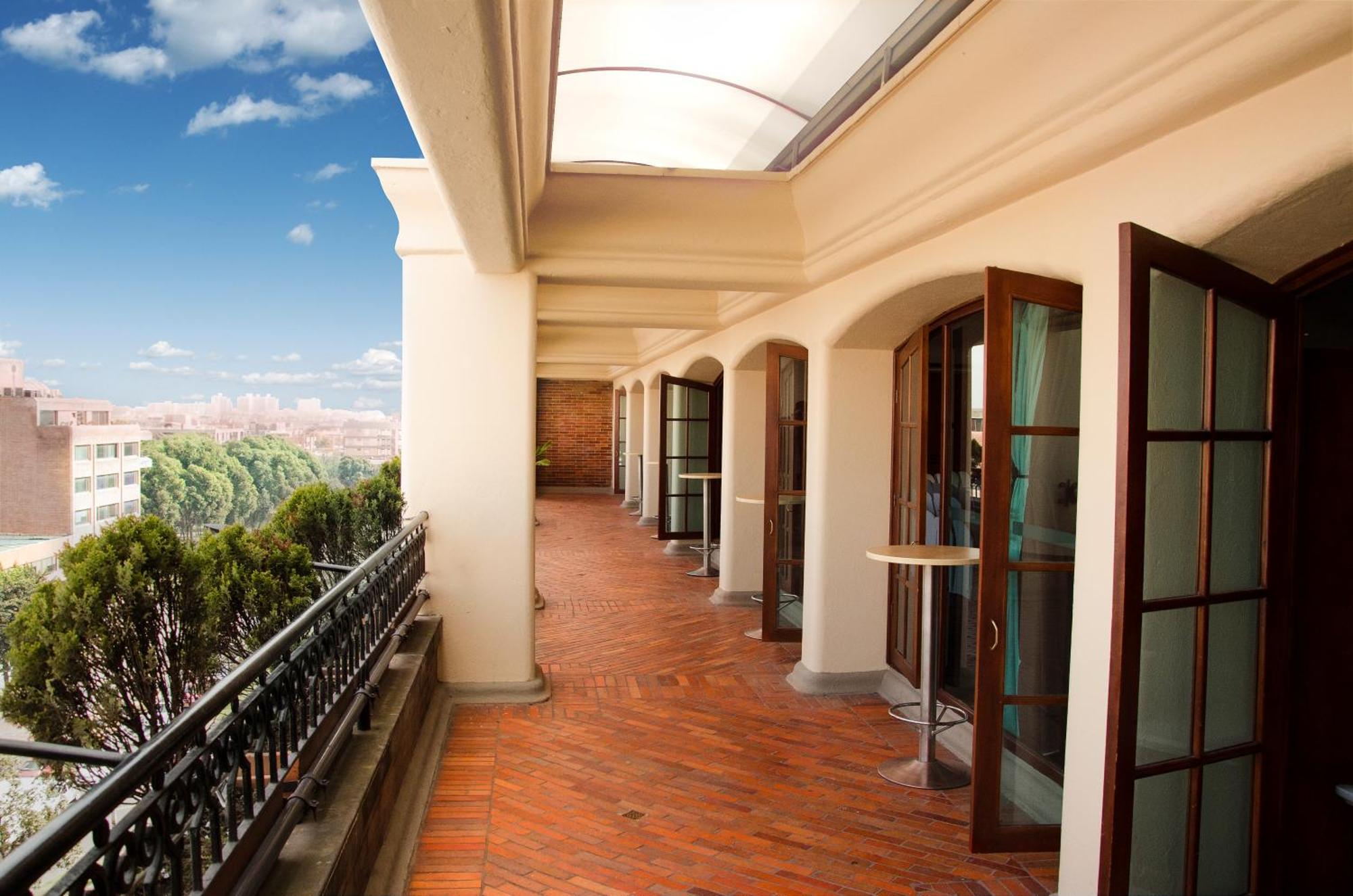 Hotel Dann Carlton Bogotá Zewnętrze zdjęcie The balcony of the hotel