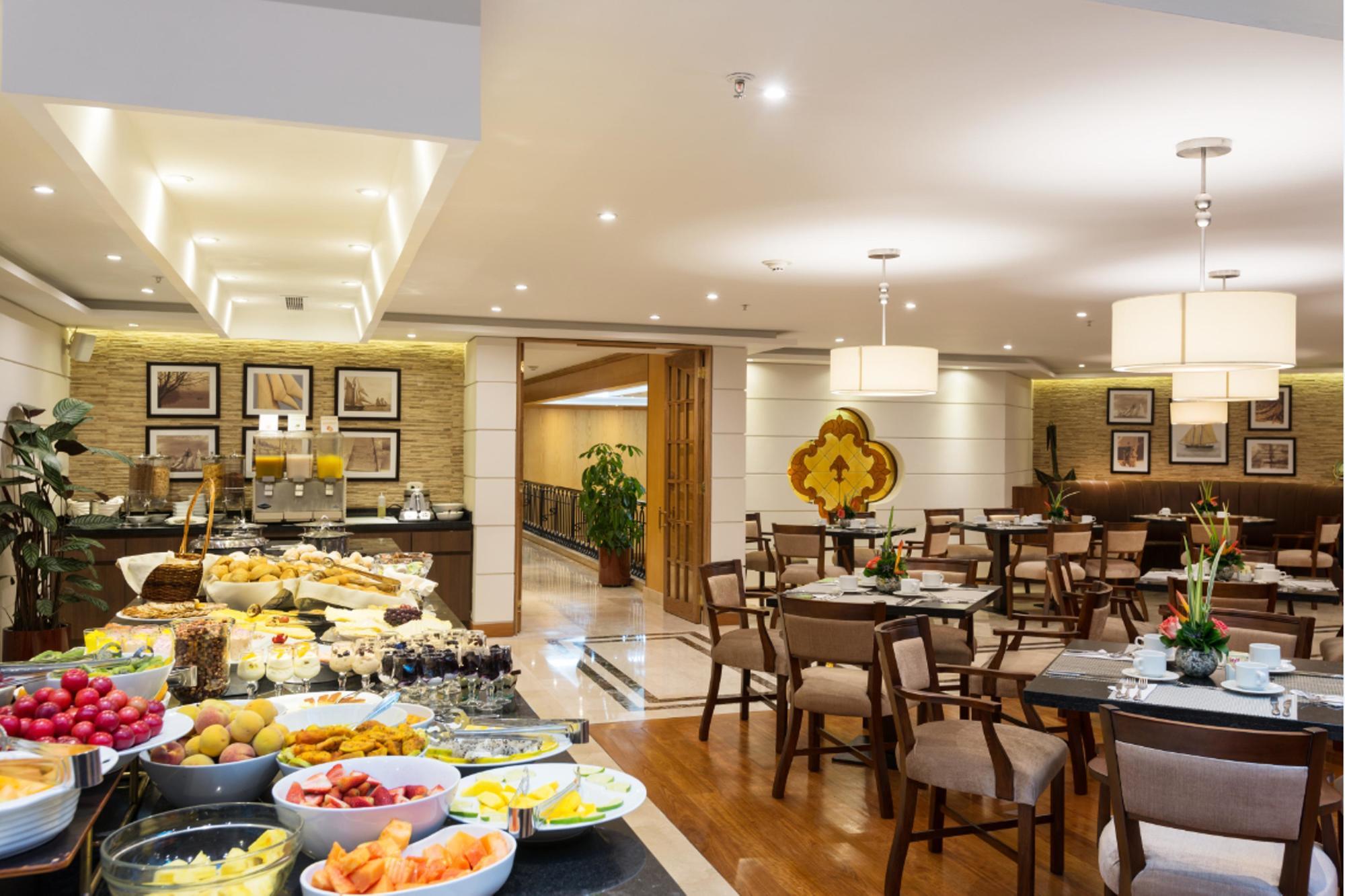 Hotel Dann Carlton Bogotá Zewnętrze zdjęcie The Club Lounge at the airport