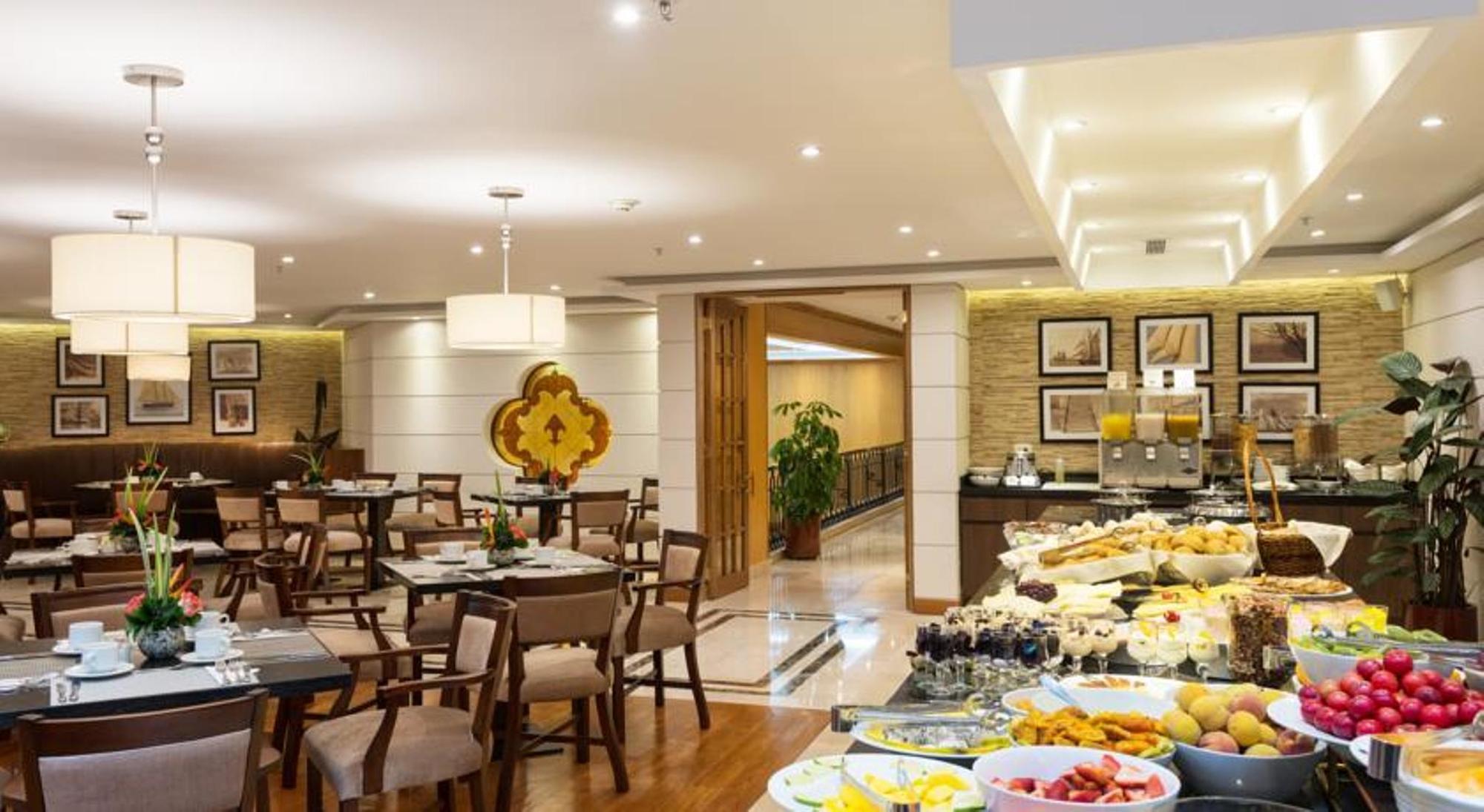 Hotel Dann Carlton Bogotá Zewnętrze zdjęcie The buffet at the hotel